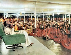 Osho on the Podium in the Buddhahall during Poona 1