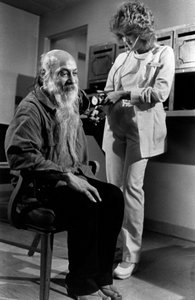 A jail nurse checks the health of Bhagwan Shree Rajneesh after his arrest in North Carolina in 1985. 